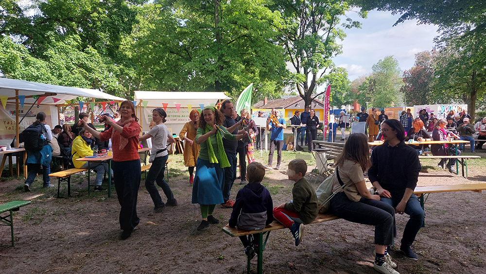 Foto einer Tanzszene auf dem Frühlingsfest